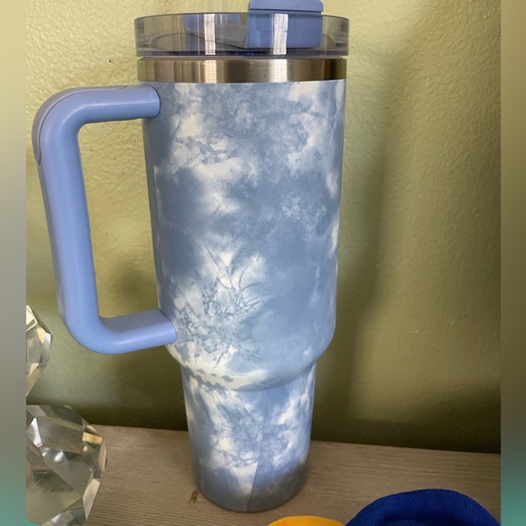 Stanley Cup 40oz 🩵 - Picture 3 of 5